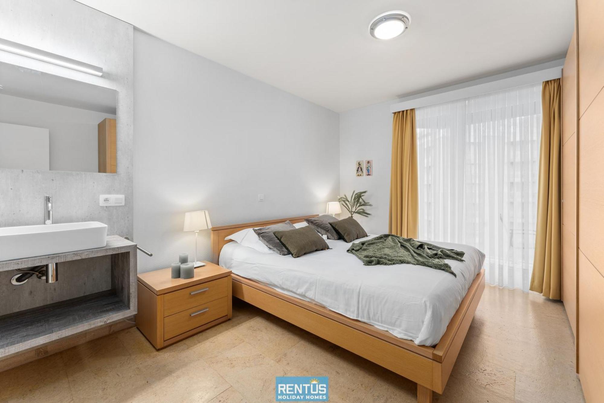 Optimist - With Sea View And Garage Apartment