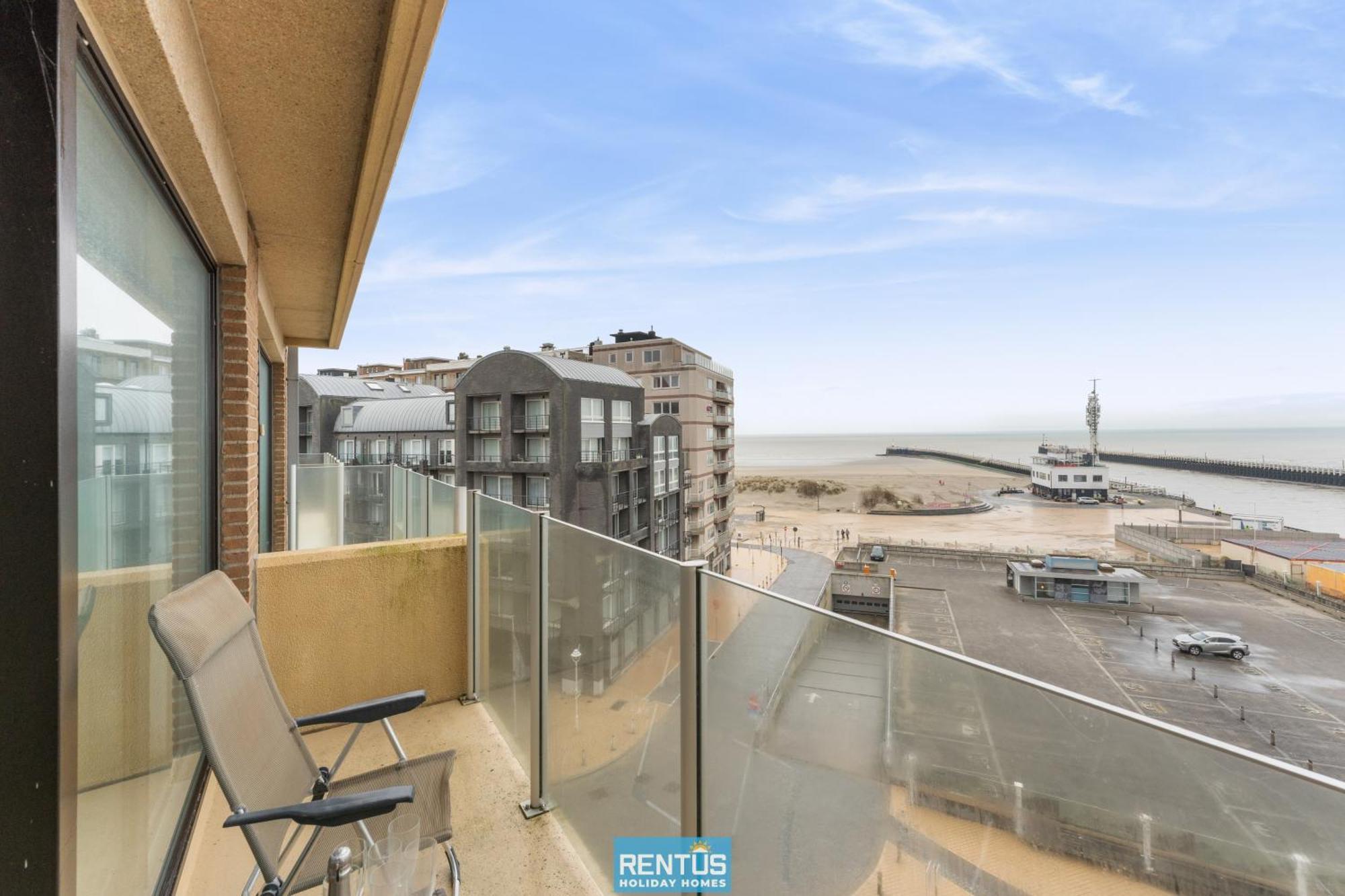 Optimist - With Sea View And Garage Apartment