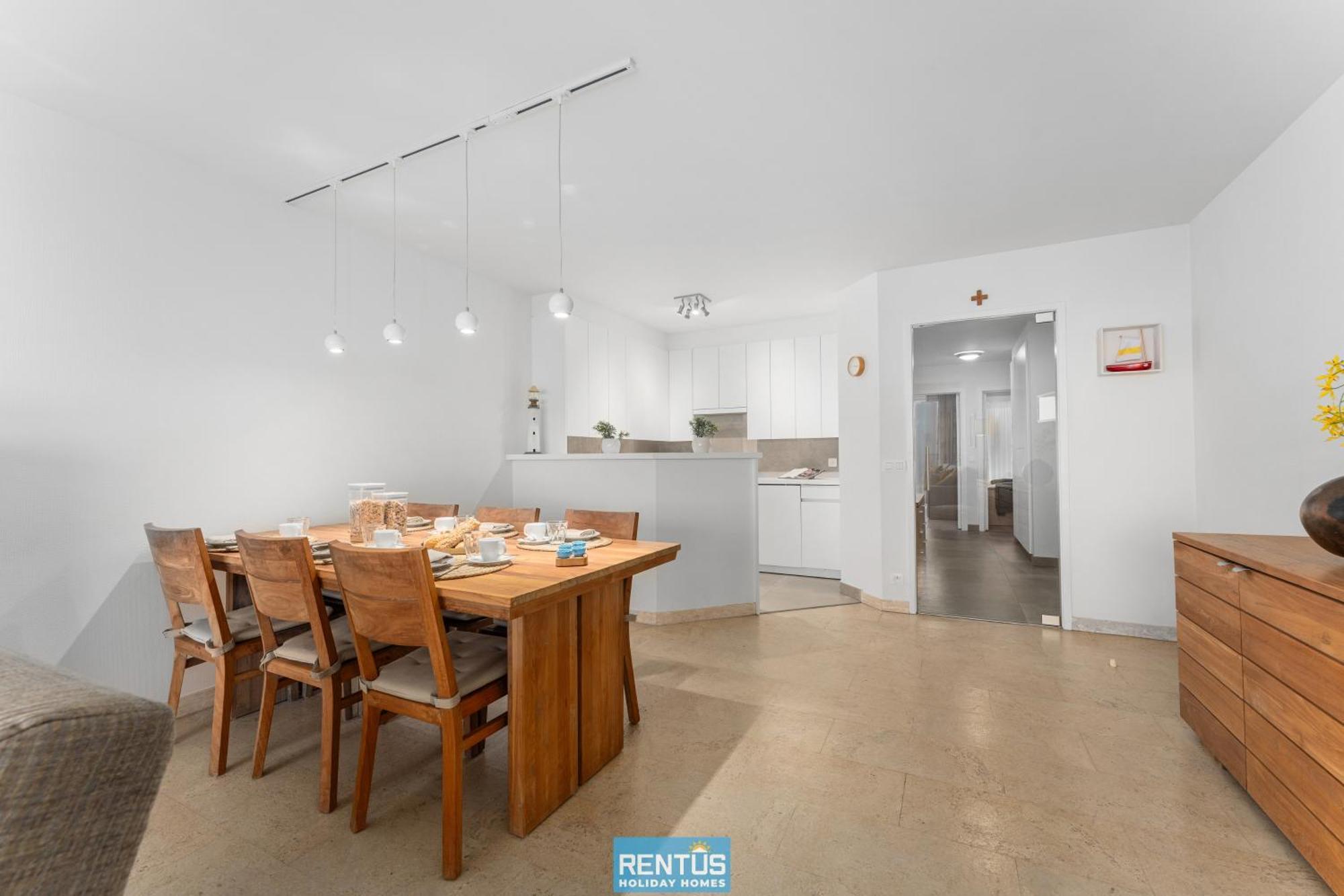 Optimist - With Sea View And Garage Apartment